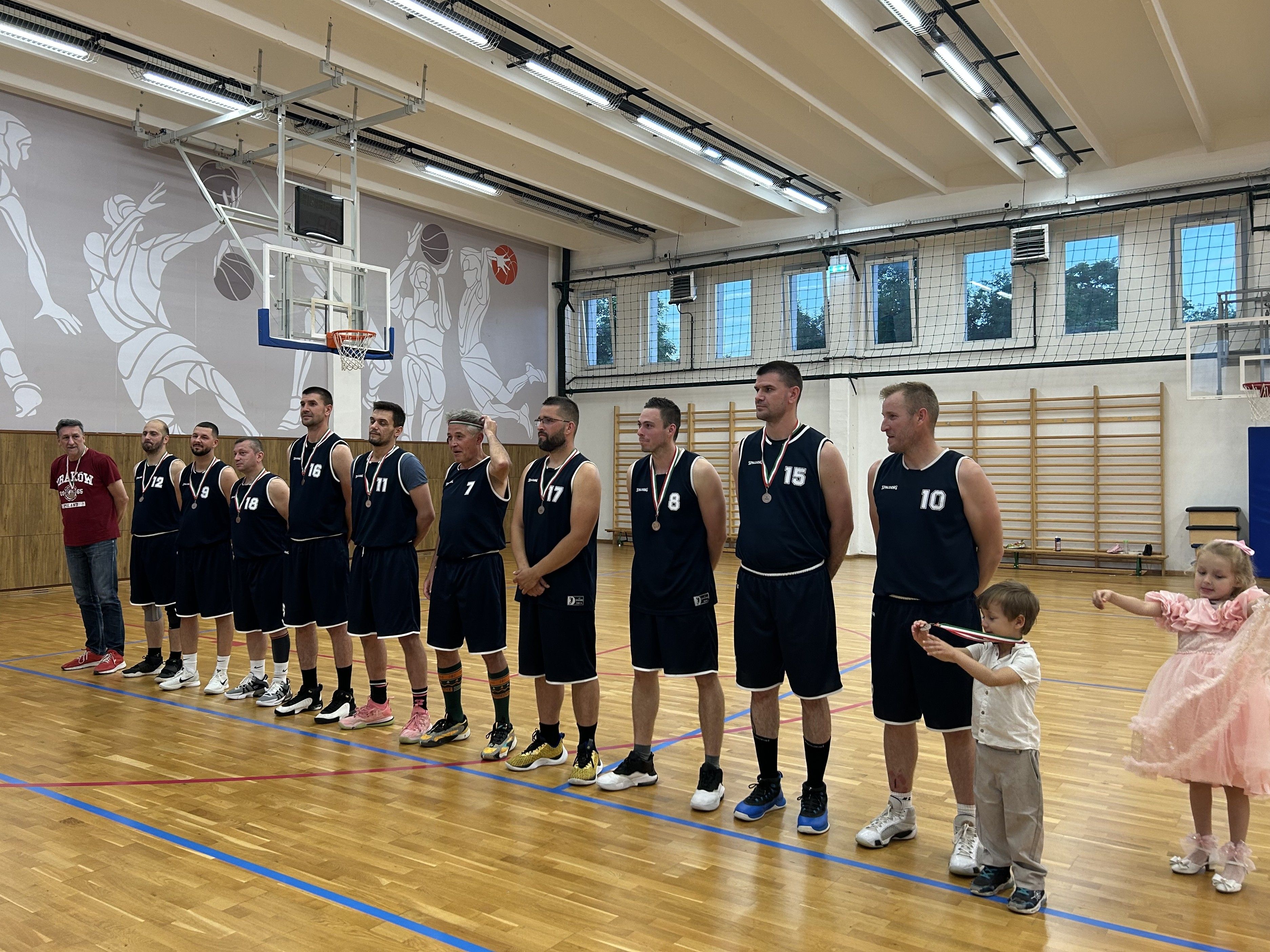 VÁRMEGYEI FELNŐTT FÉRFI BAJNOKSÁG: A VÁRTNÁL KÖNNYEBB MIKLÓSI BRONZ - KÁR, HOGY A KARCAGI CSARNOK NEM LETT MÉG KÉSZ